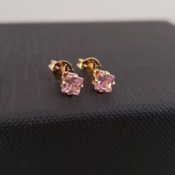 Aretes circonia cuadrada rosa en oro laminado 18K Piangere delicados