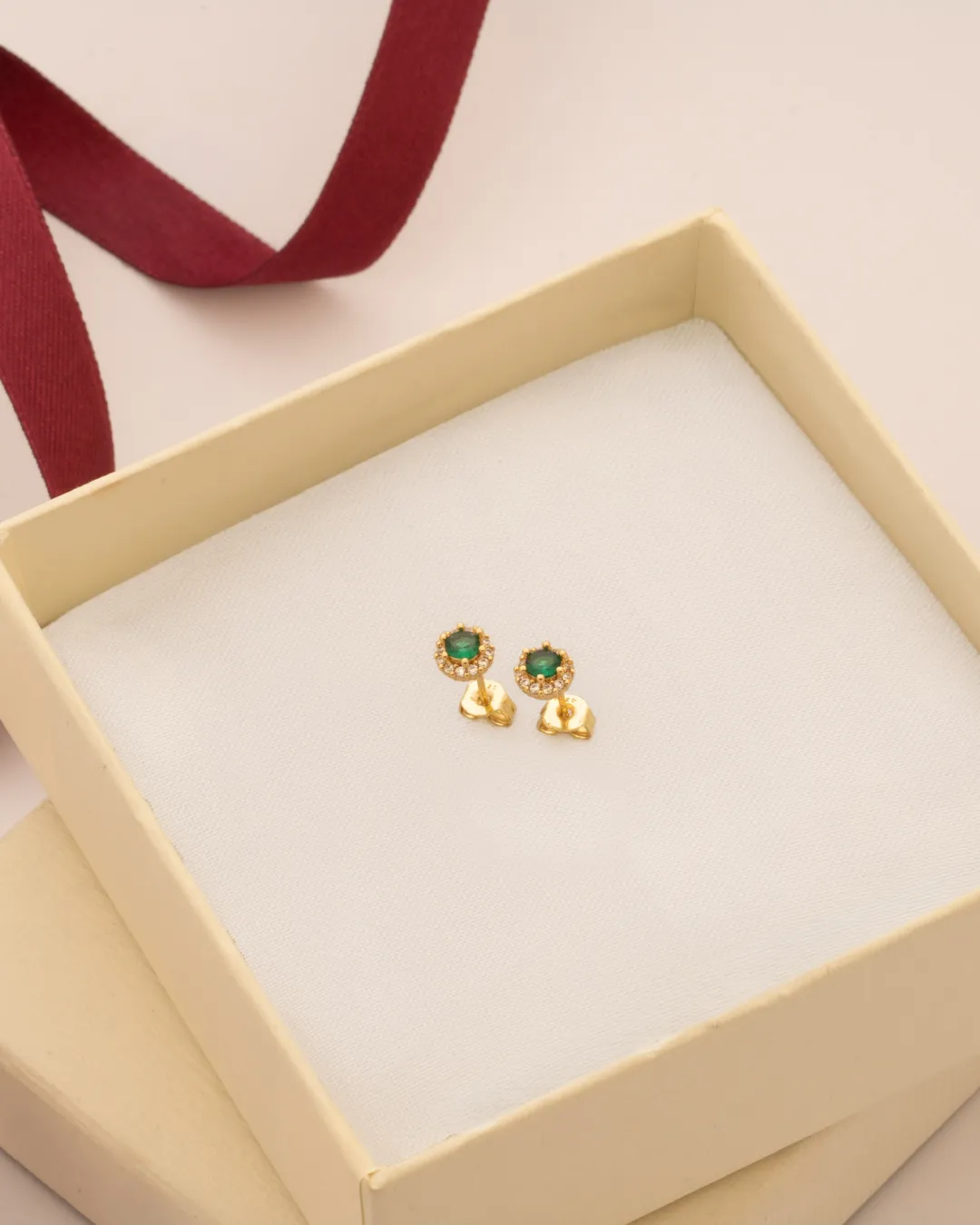 Aretes royal green 6mm en oro laminado 18K Piangere elegantes