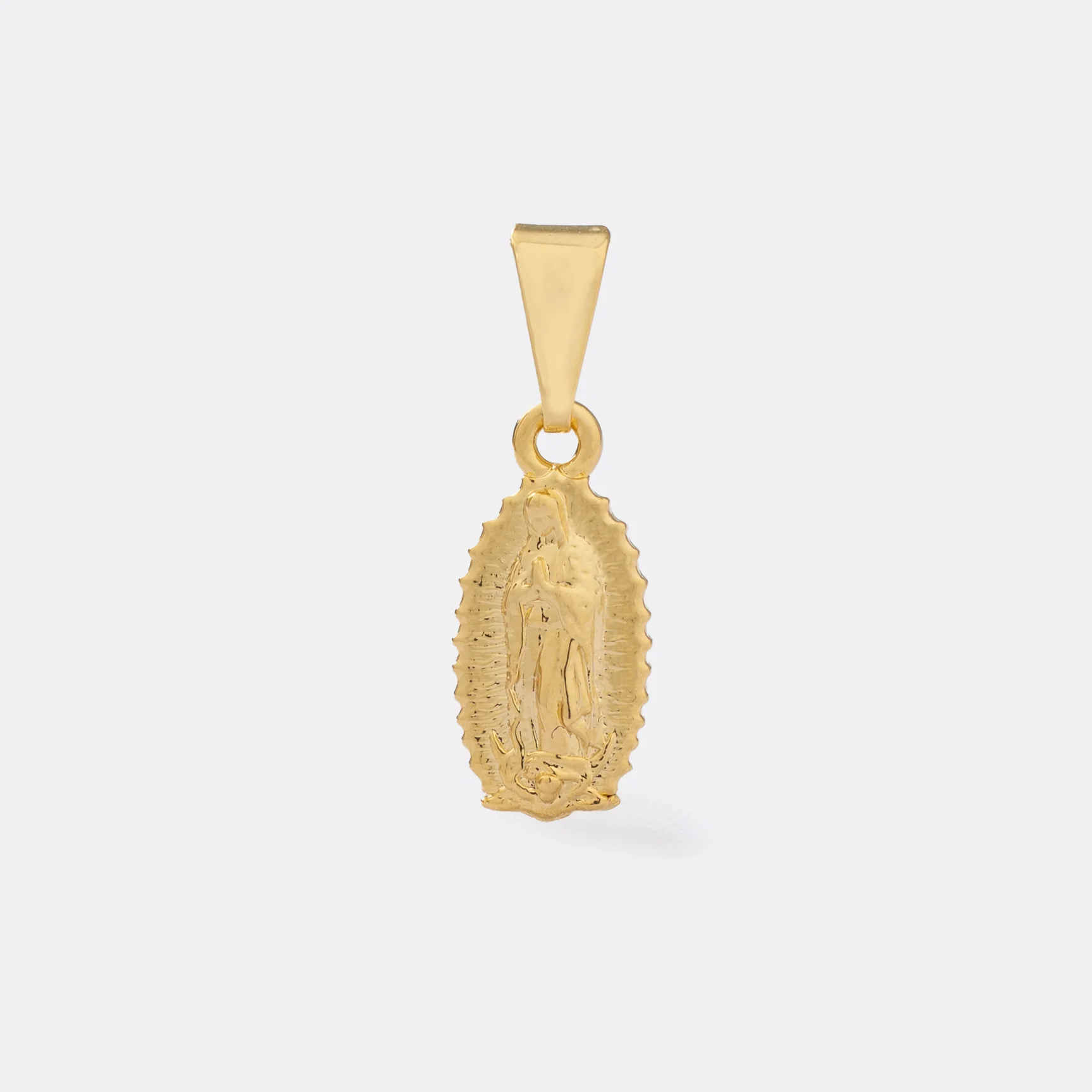 Dije guadalupe fina en oro laminado 18K Piangere religioso elegante
