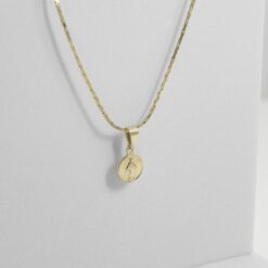 Dije virgen milagrosa en oro laminado 18K Piangere