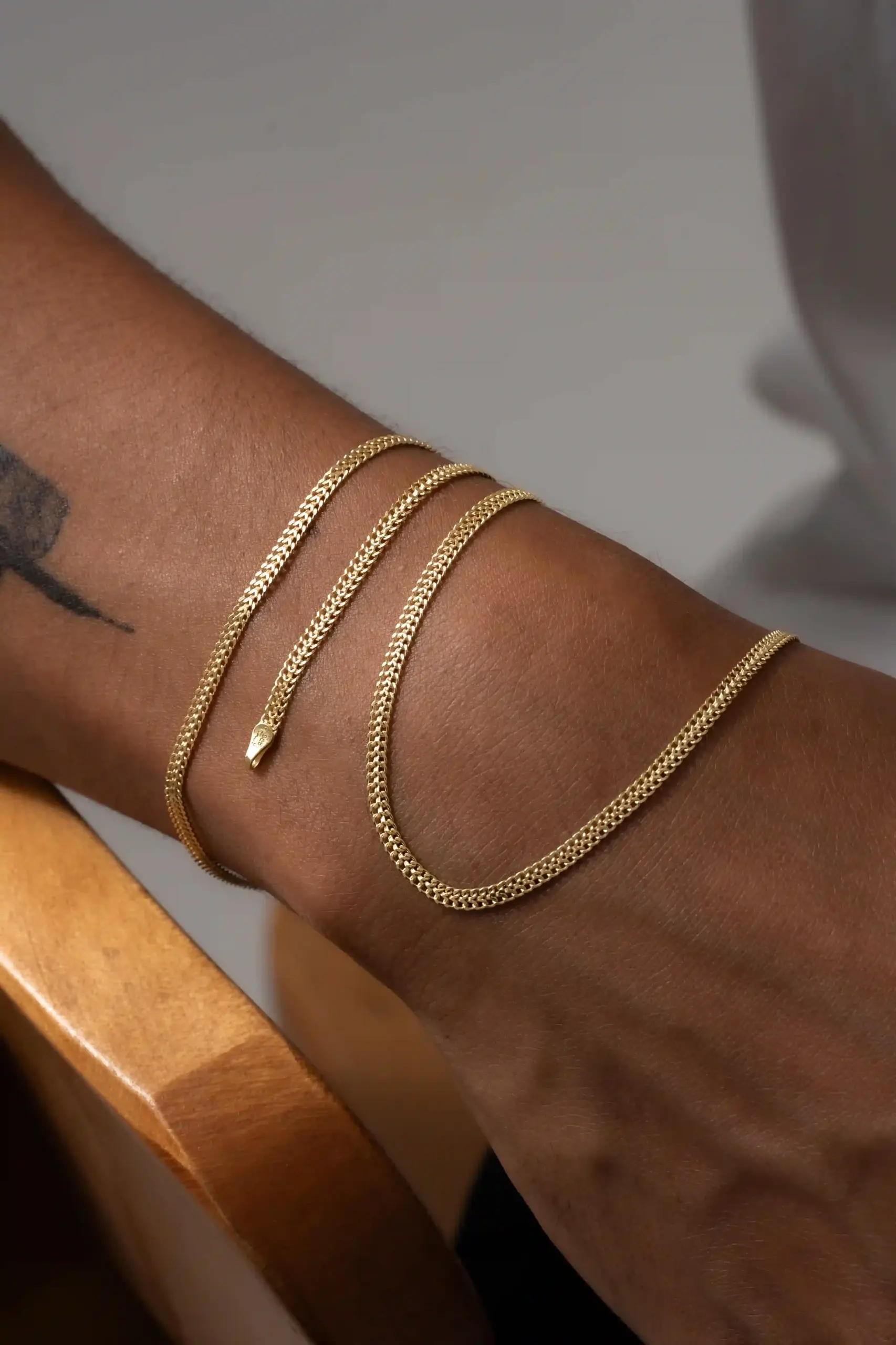 Pulsera arrow 2.6mm 19.5cm en oro laminado 18K Piangere moderna