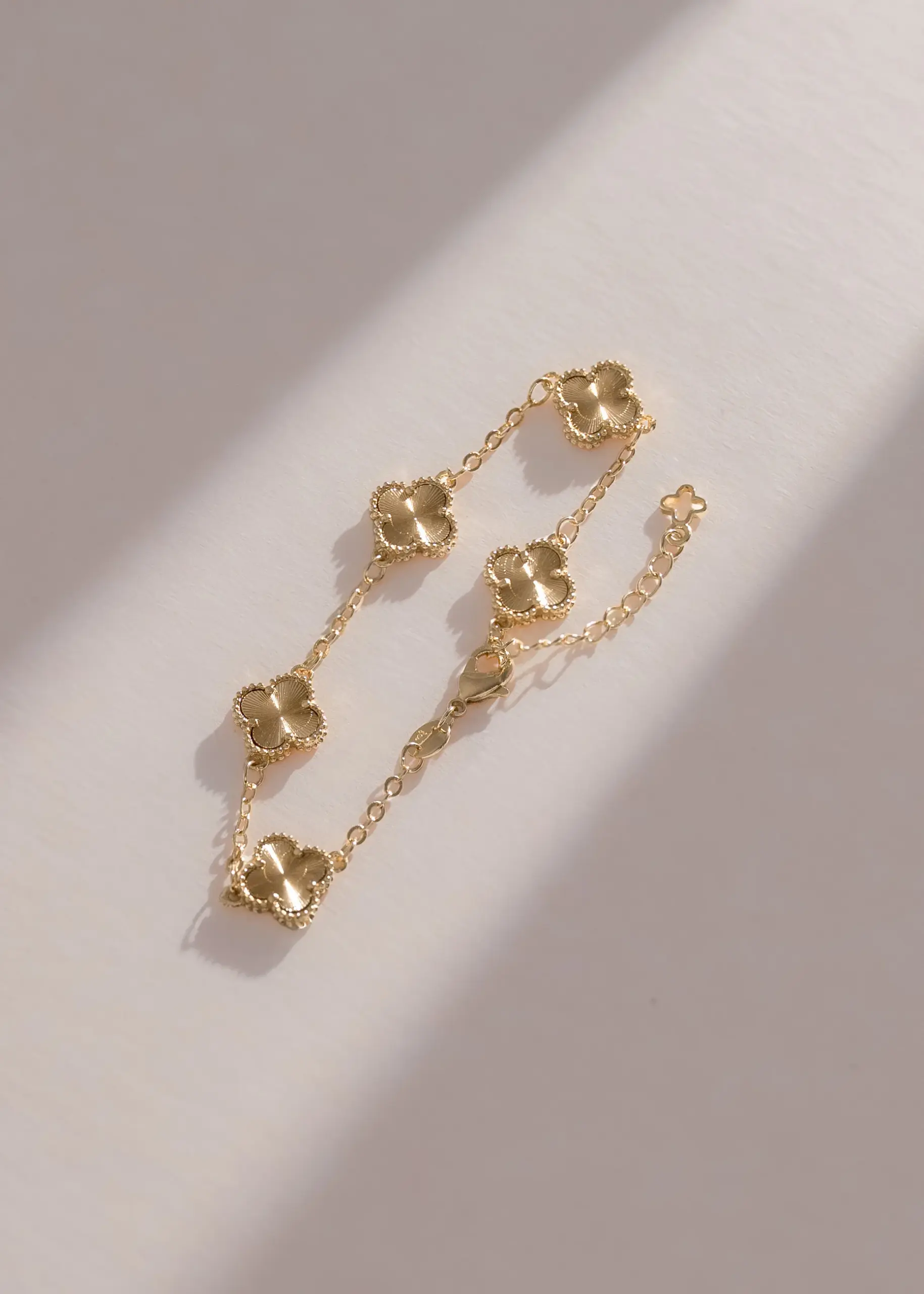 Pulsera clover 1cm 15cm con extension en oro laminado 18K Piangere delicada