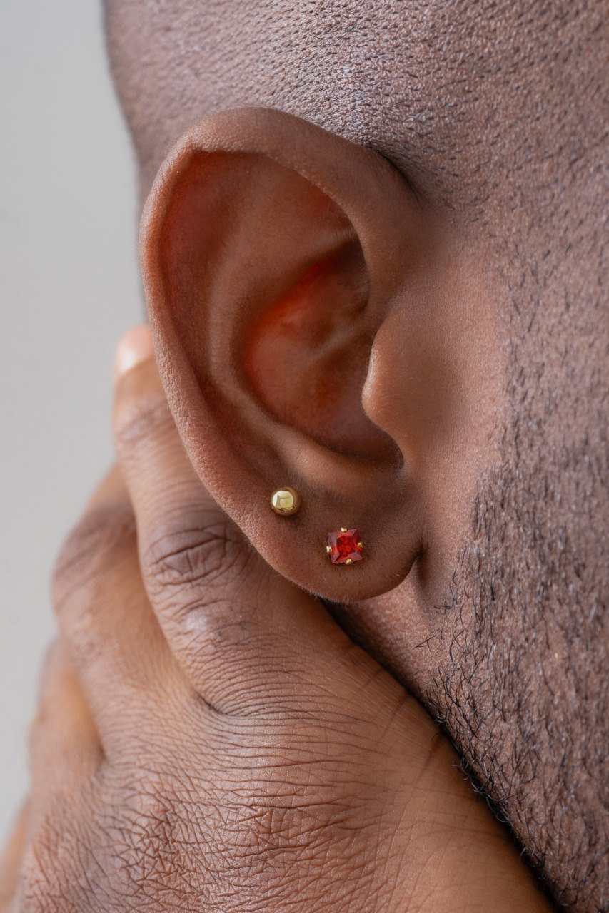 Arete Topo Circon Cuadrado ROJO Piangere - Image 3